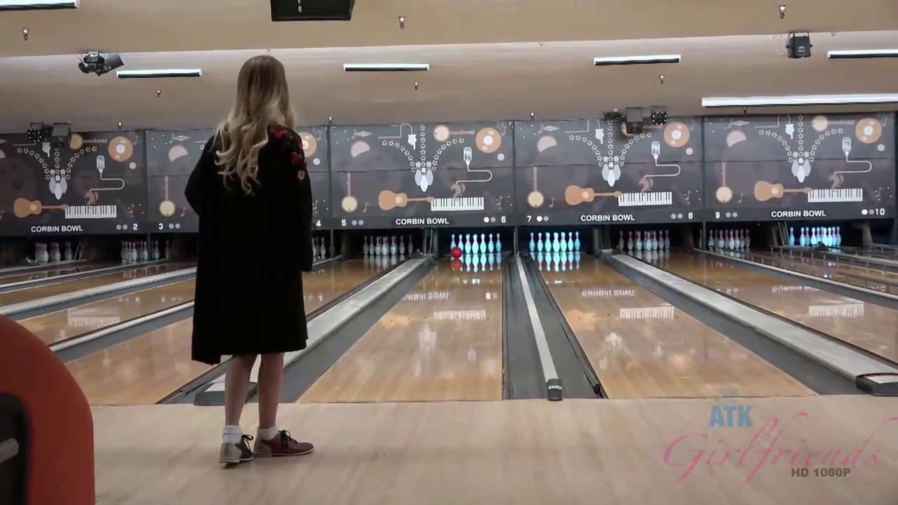 Bowling porn — еще один вид порно, которое можно смотреть на работе